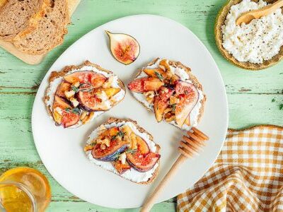 Lire la suite à propos de l’article Tartines ricotta-miel et fruits