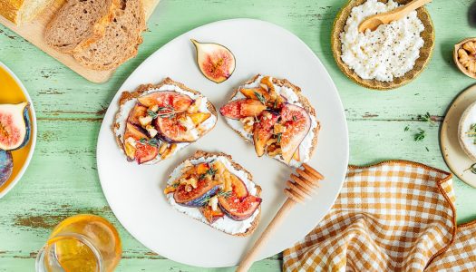Tartines ricotta-miel et fruits
